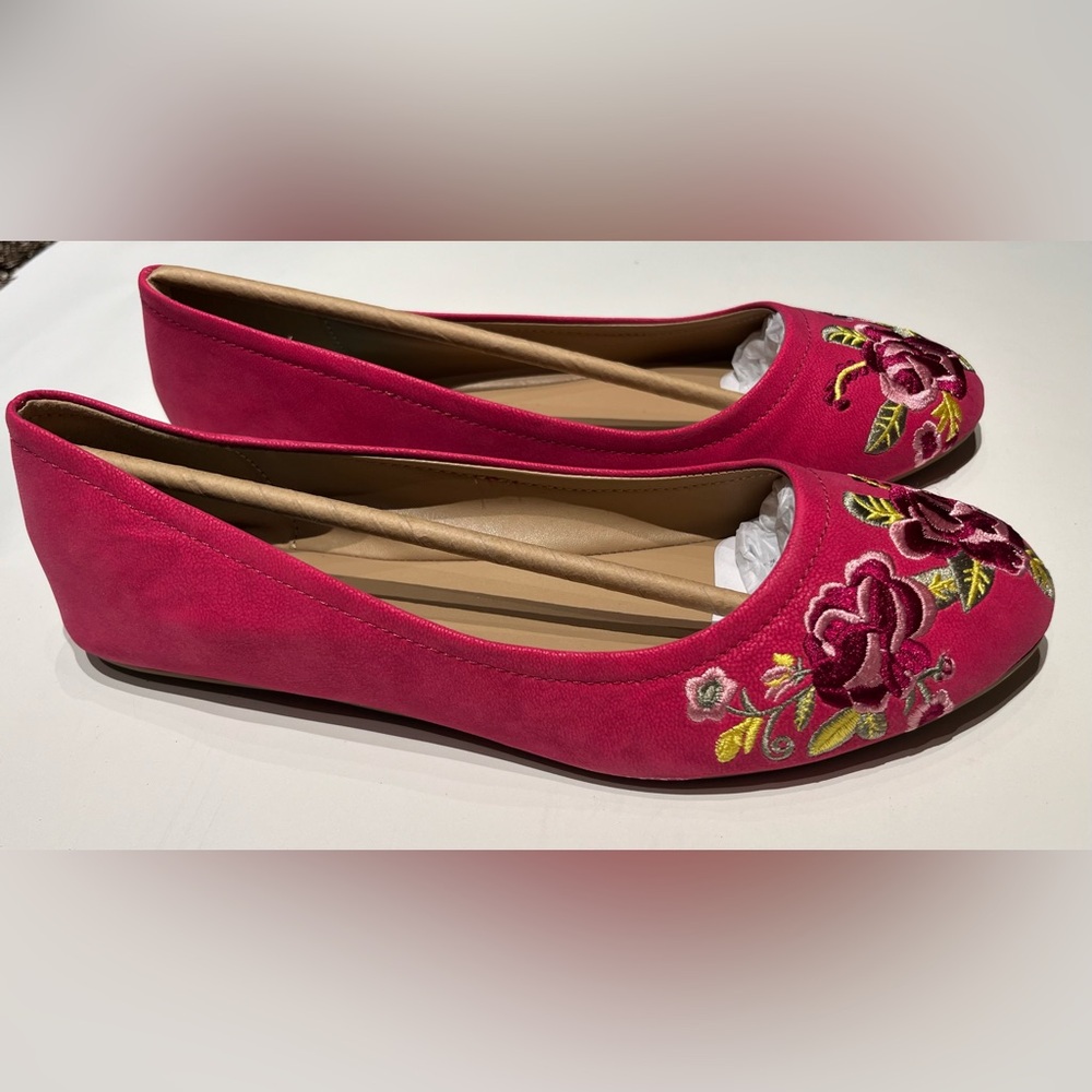 NWT Microsuede Floral Embroidered Ballet Flats - Picture 3 of 6